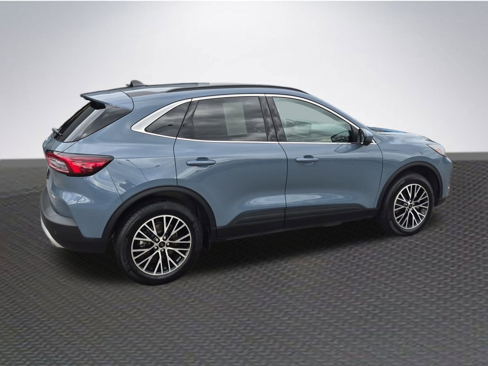 Certified 2025 Ford Escape SE w/ PHEV Premium Package FWD image 4
