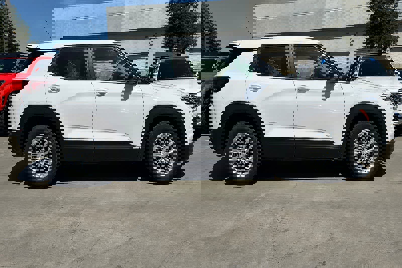 Used 2025 Chevrolet TrailBlazer LS image 9