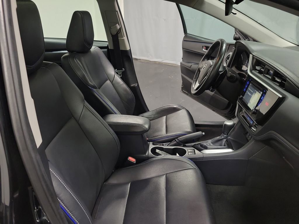 Used 2018 Toyota Corolla XSE image 23