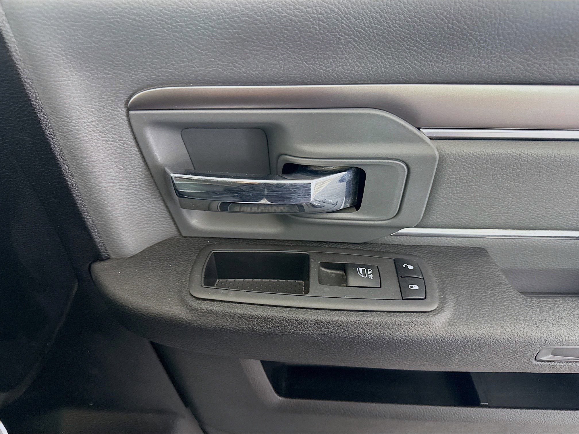 Used 2022 RAM 1500 Classic SLT image 30