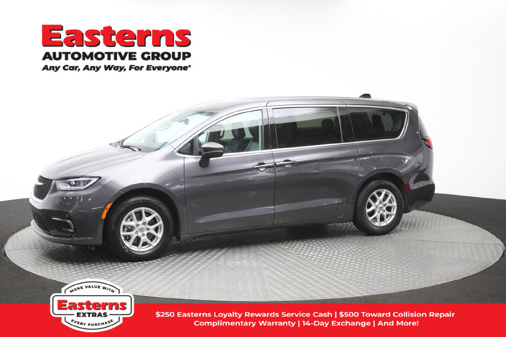 Used 2023 Chrysler Pacifica Touring-L FWD image 60