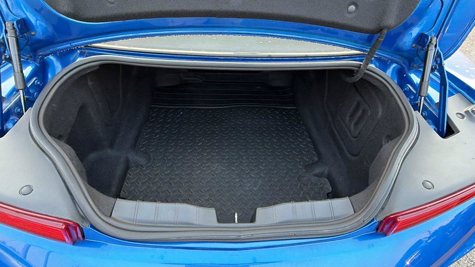 Used 2018 Chevrolet Camaro LT RWD image 13
