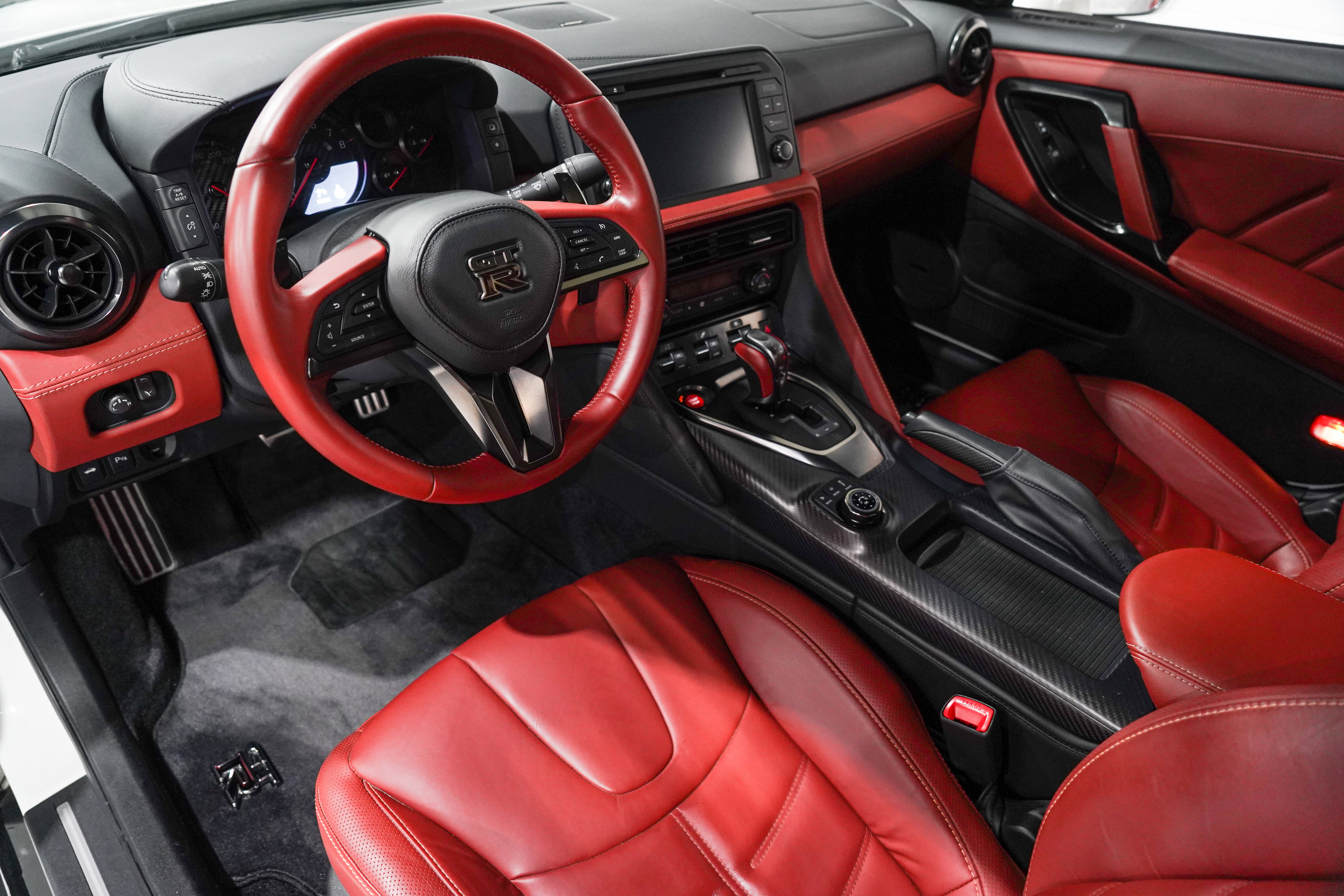 Used 2021 Nissan GT-R Premium AWD/4WD image 2
