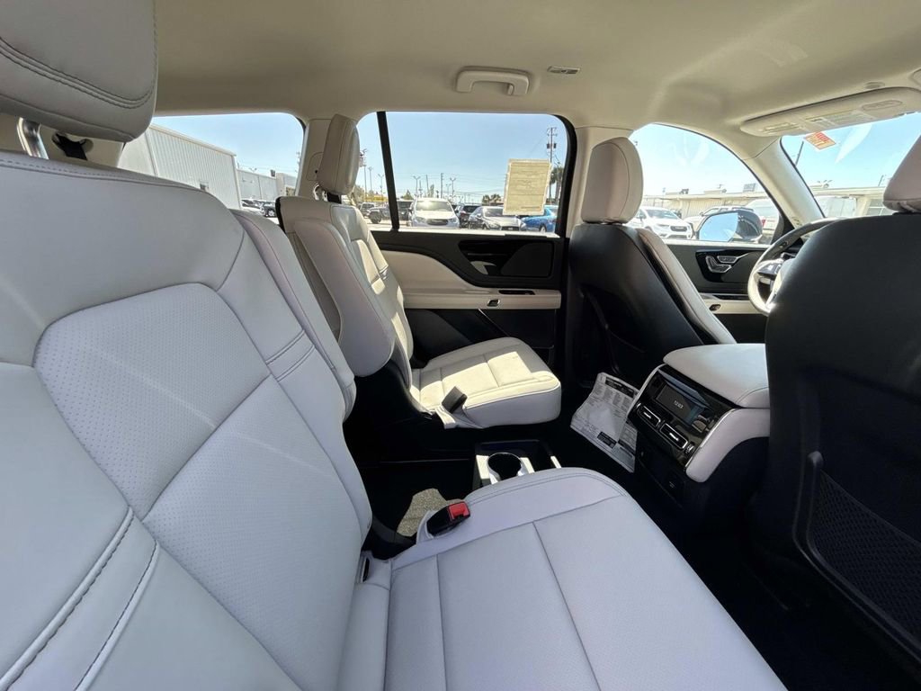 New 2026 Lincoln Aviator 2WD image 13