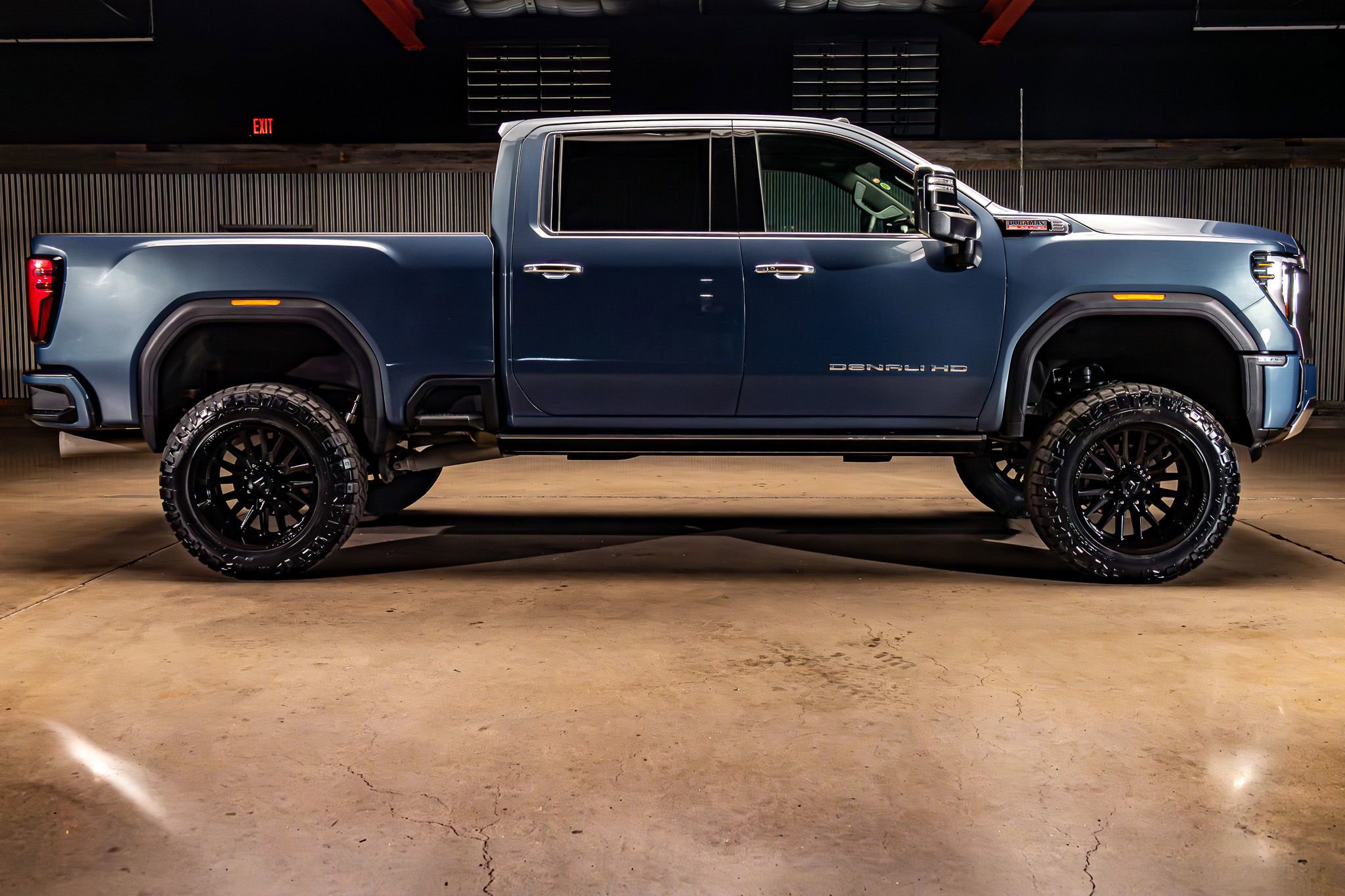 Used 2025 GMC Sierra 2500 Denali w/ Denali Reserve Package AWD/4WD image 11