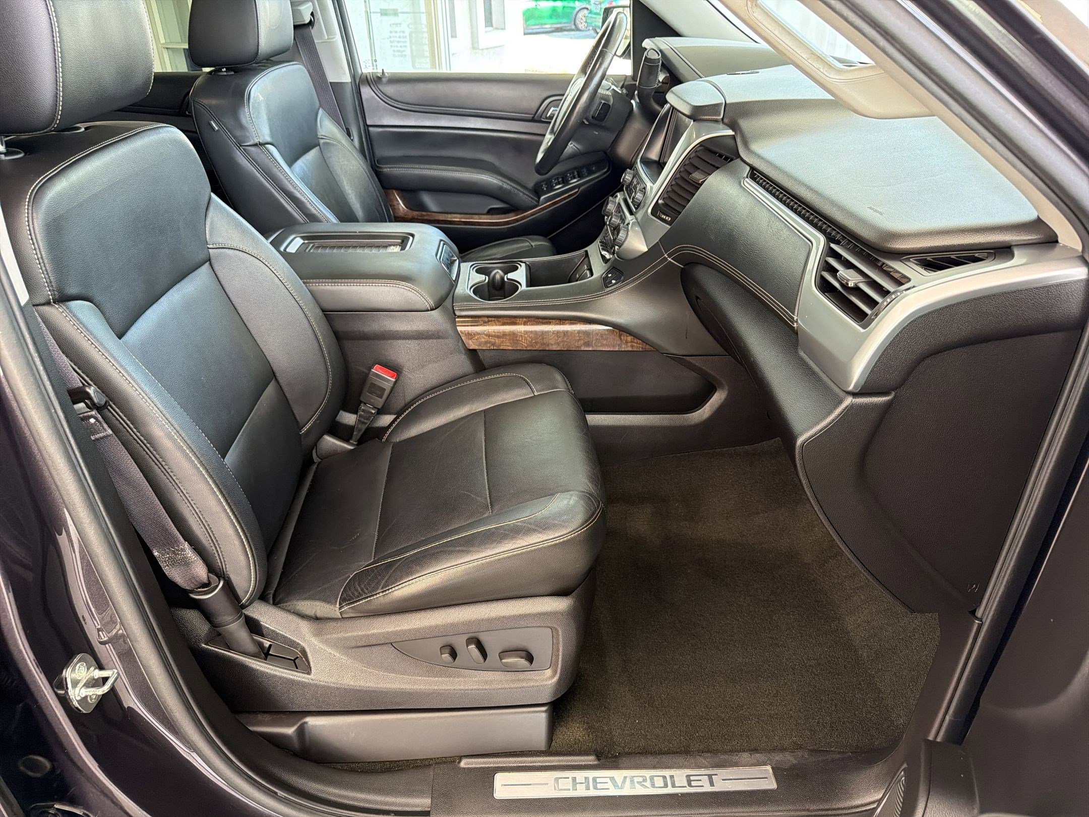 Used 2015 Chevrolet Tahoe LT w/ Luxury Package AWD/4WD image 32