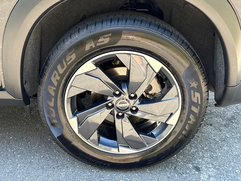 Used 2025 Nissan Rogue SV AWD/4WD image 13