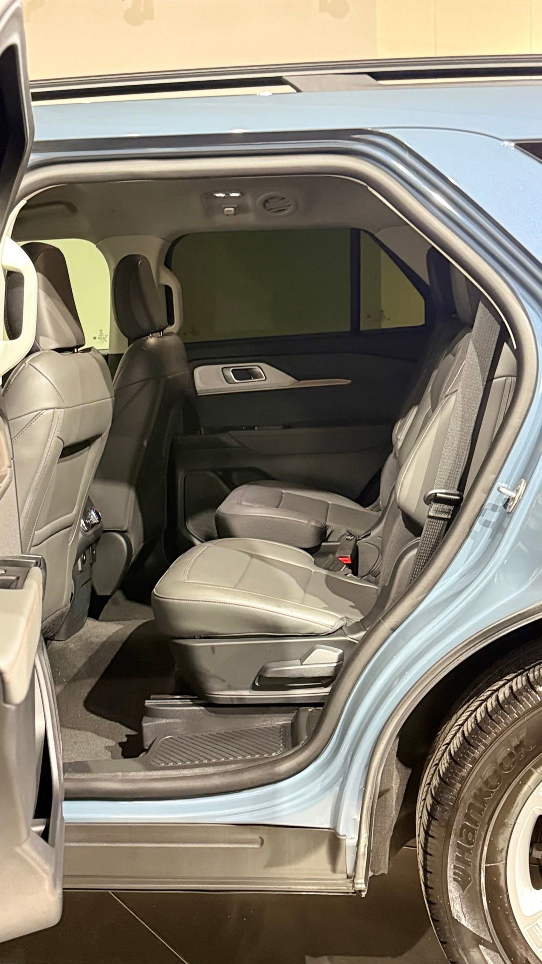 Used 2025 Ford Explorer Active w/ Active Comfort Package image 47