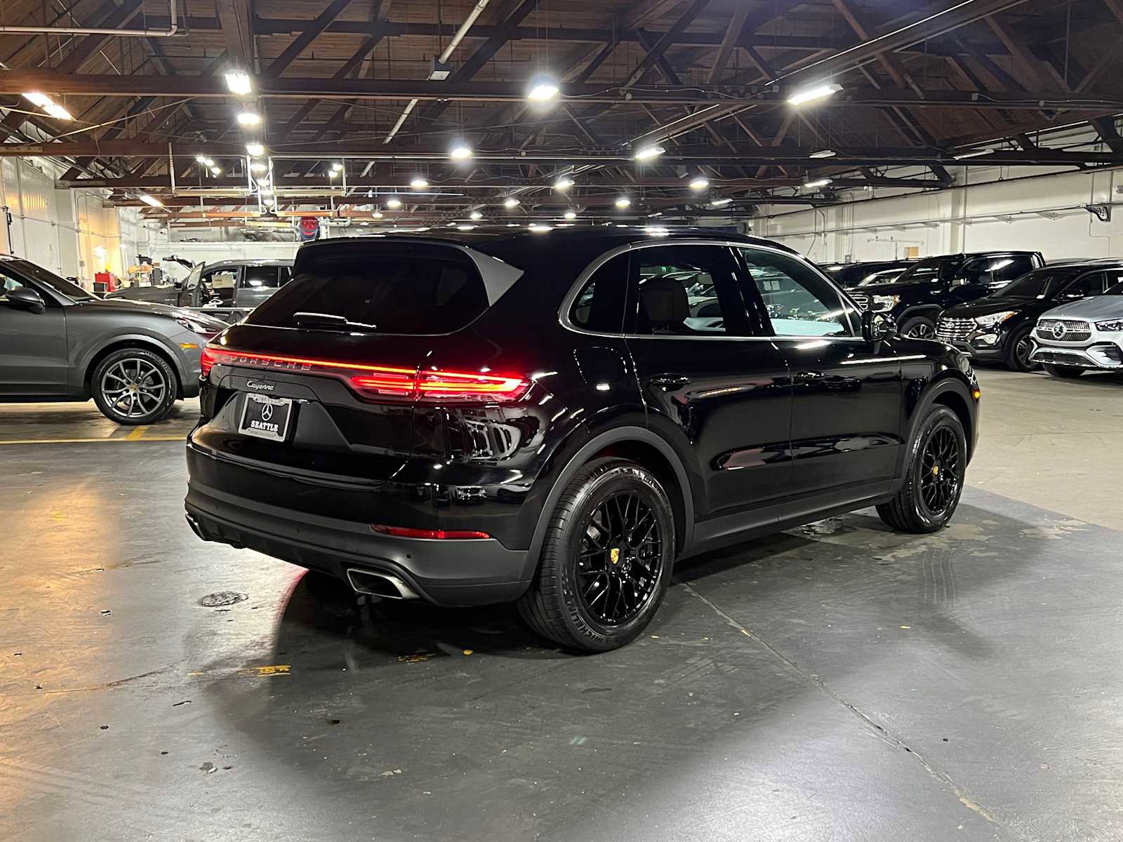 Used 2023 Porsche Cayenne image 3