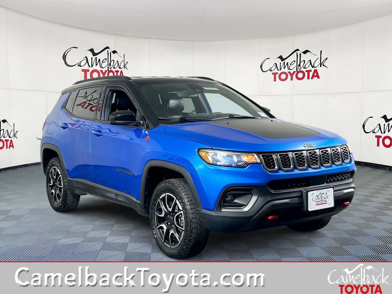 Used 2025 Jeep Compass Trailhawk AWD/4WD image 1