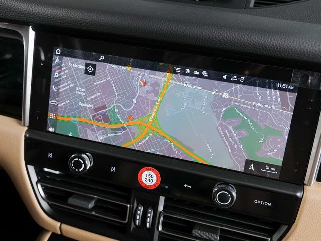 Certified 2026 Porsche Macan AWD/4WD image 19