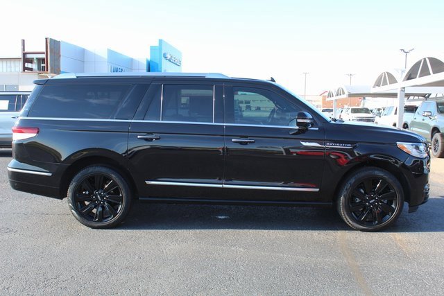 Used 2024 Lincoln Navigator L Reserve image 2