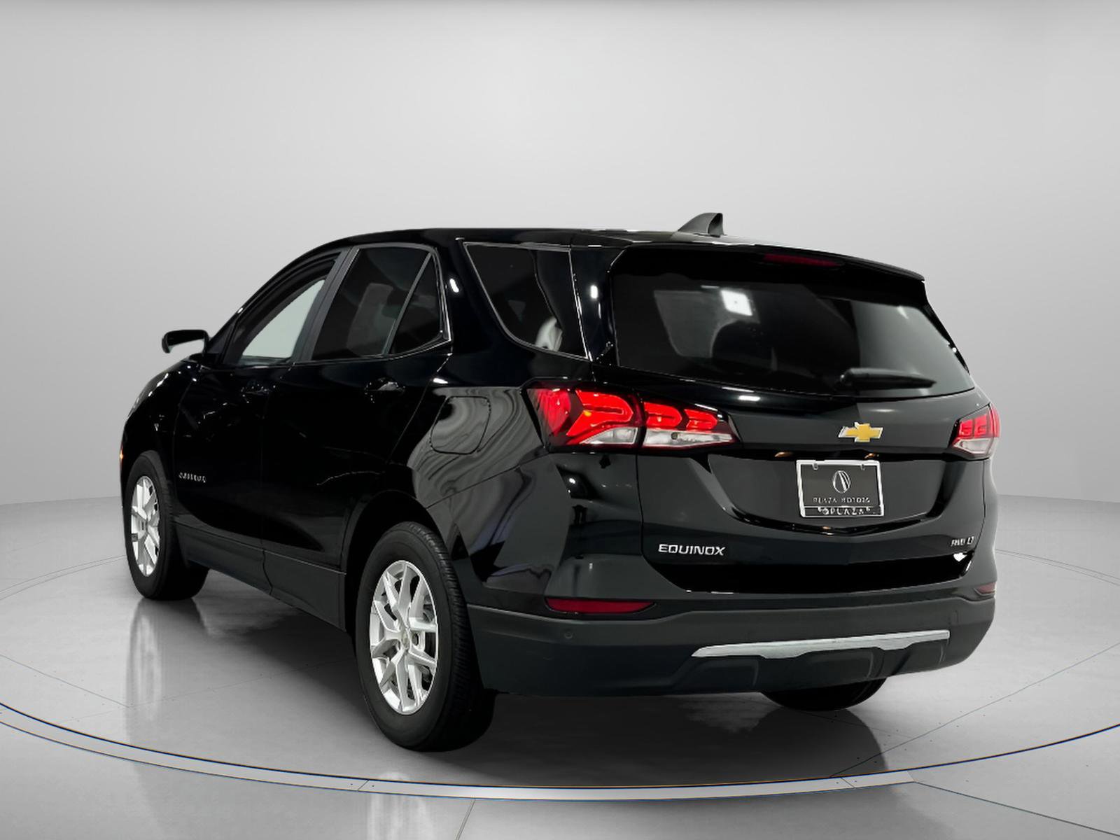 Used 2023 Chevrolet Equinox LT w/ Driver Convenience Package image 3