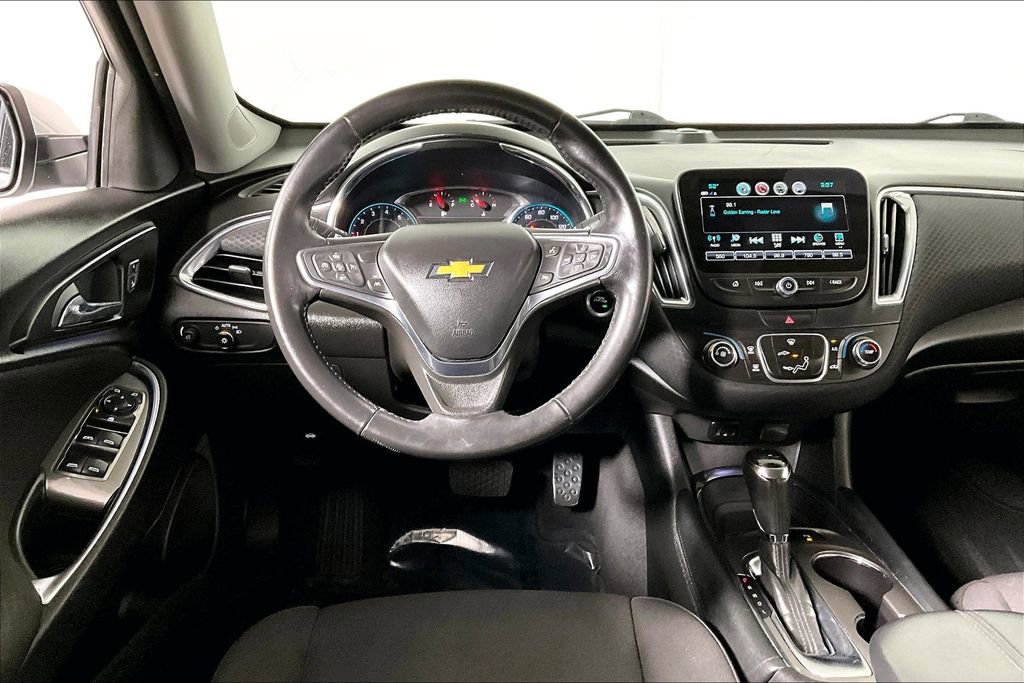 Used 2017 Chevrolet Malibu LT w/ Driver Confidence Package image 5
