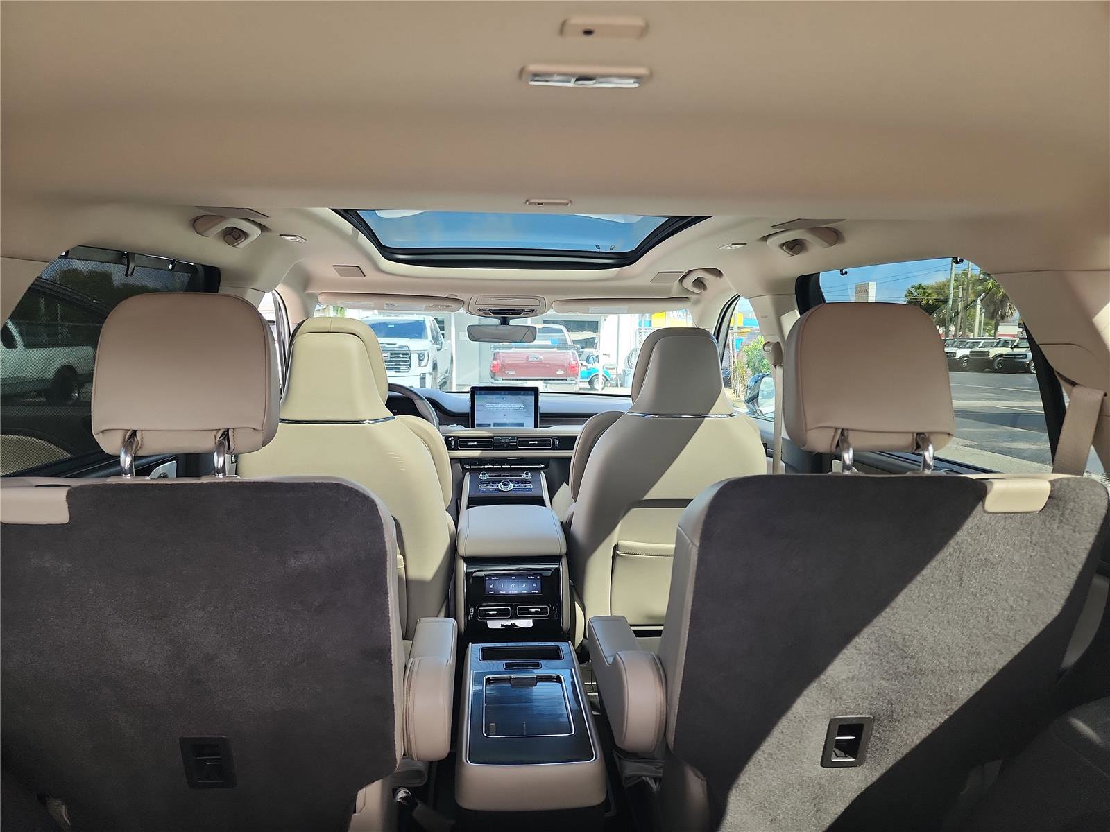 Used 2023 Lincoln Aviator Reserve w/ Equipment Group 201A image 22