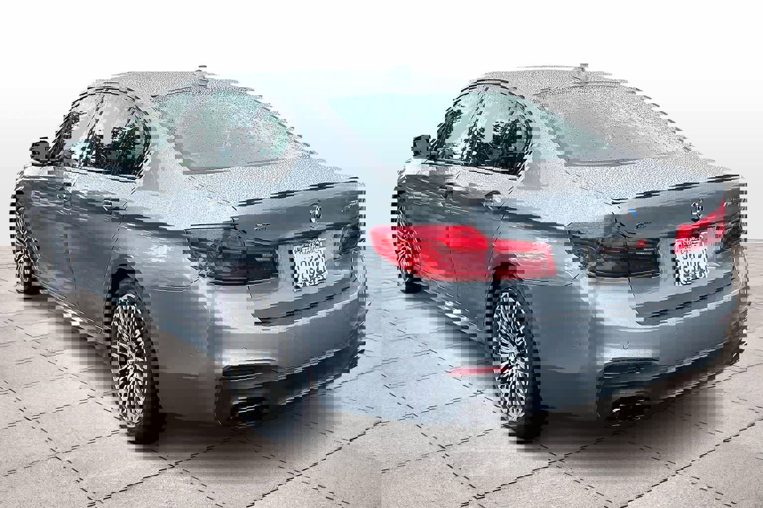 Used 2020 BMW M550i xDrive image 14