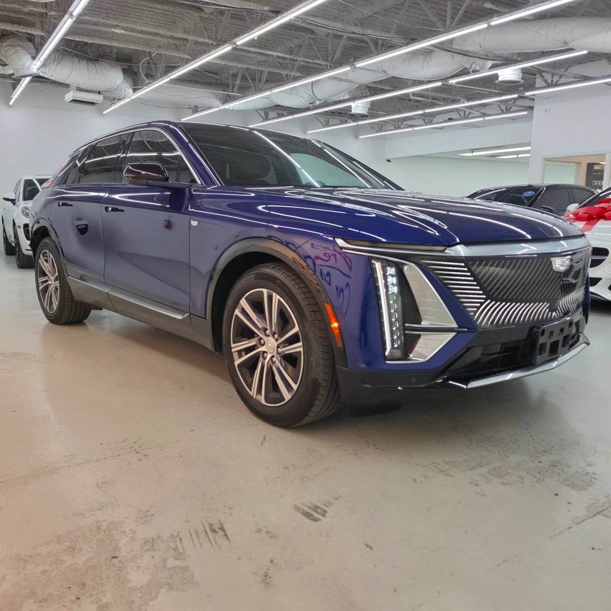 Used 2024 Cadillac Lyriq Luxury RWD image 8