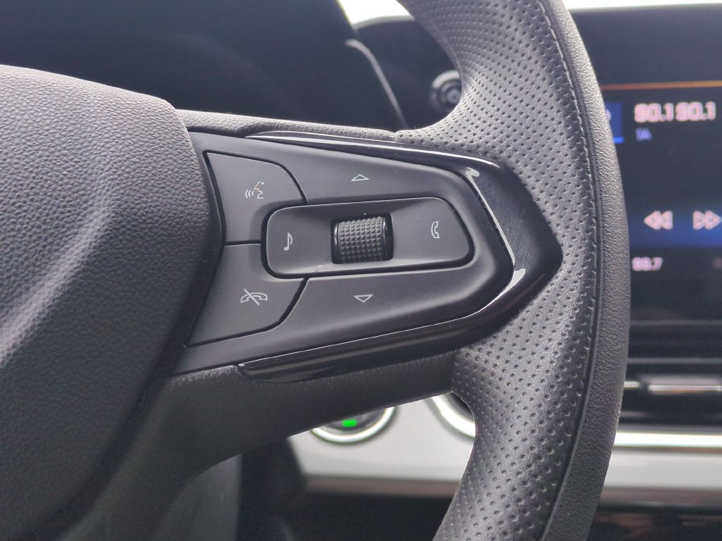 Used 2026 Chevrolet Trax LT FWD image 18