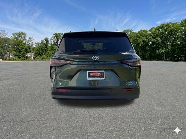 Used 2025 Toyota Sienna XLE FWD image 7