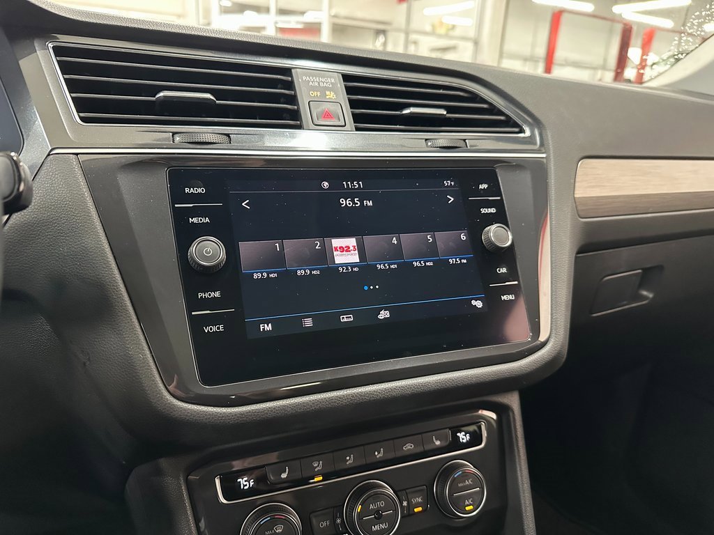 Used 2020 Volkswagen Tiguan SE w/ Panoramic Sunroof Package image 21