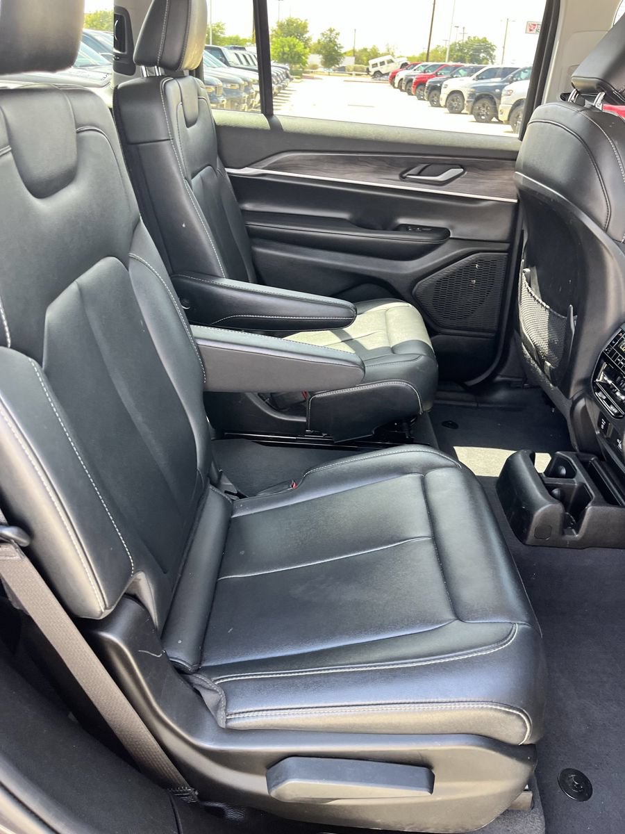 Used 2023 Jeep Grand Cherokee L Limited RWD image 23