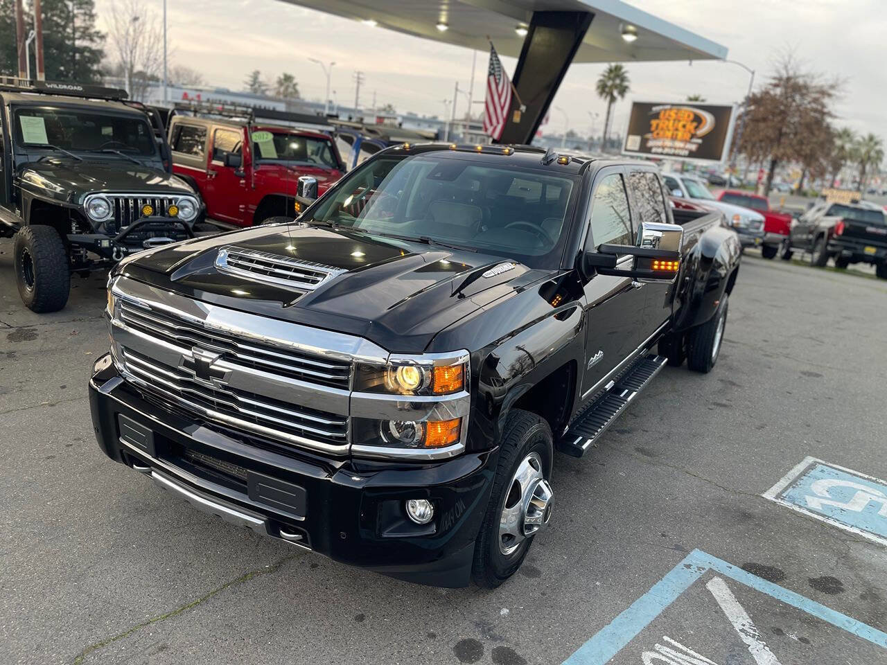 Used 2017 Chevrolet Silverado 3500 High Country w/ Duramax Plus Package image 22