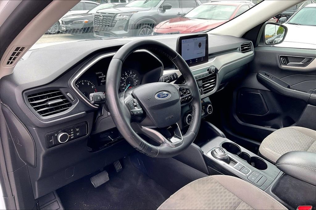 Used 2022 Ford Escape SE w/ SE Sport Appearance Package FWD image 18