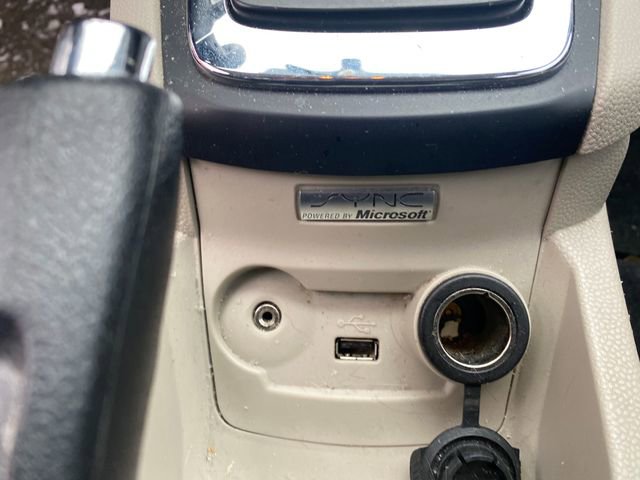 Used 2013 Ford Fiesta SE image 9