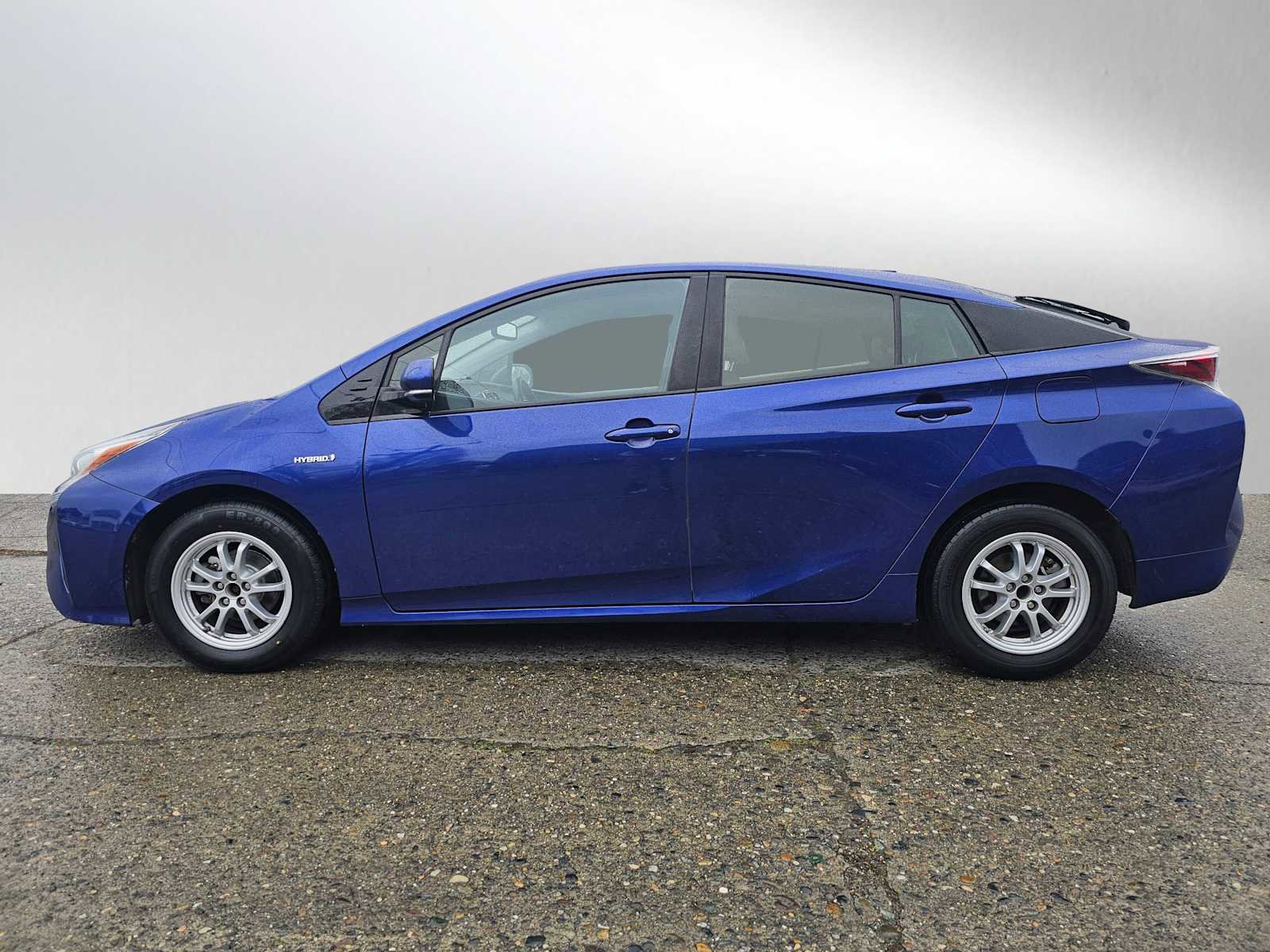 Used 2016 Toyota Prius Four image 5