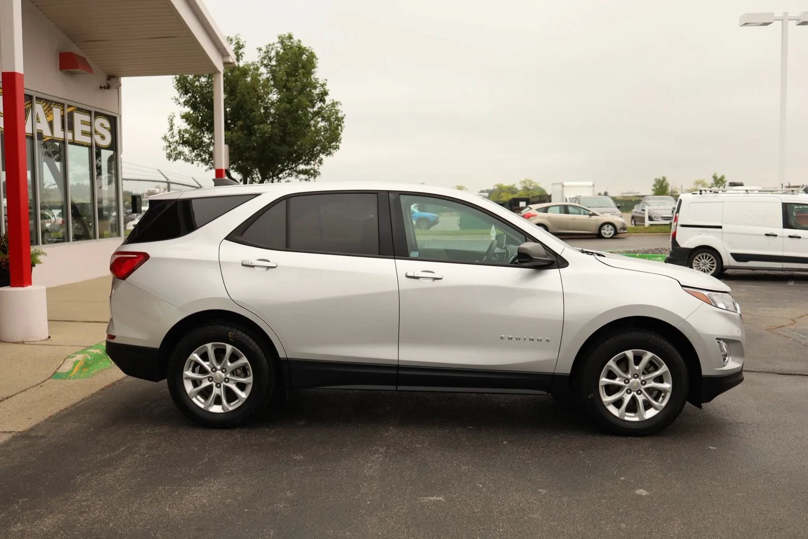 Used 2019 Chevrolet Equinox LS w/ LS Convenience Package AWD/4WD image 4