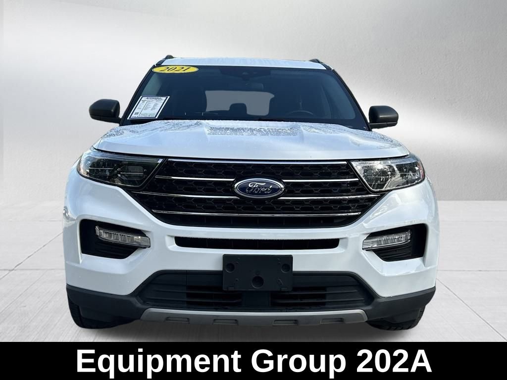 Used 2021 Ford Explorer XLT w/ Equipment Group 202A image 4