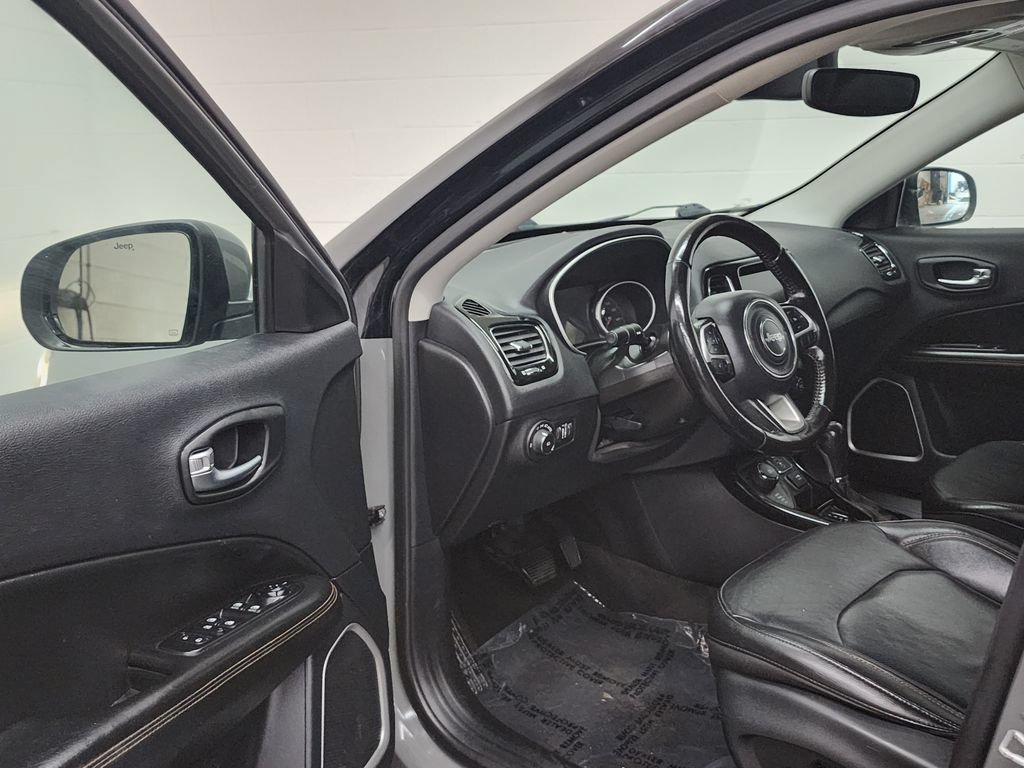 Used 2020 Jeep Compass Limited AWD/4WD image 11
