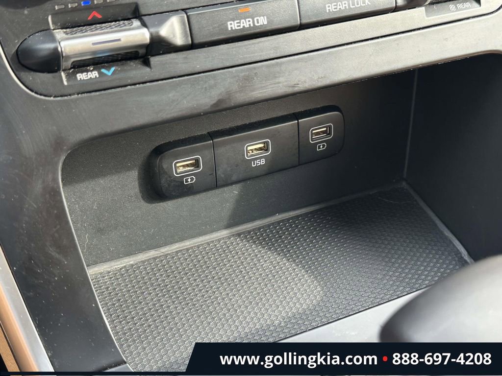 Used 2023 Kia Carnival LX image 27