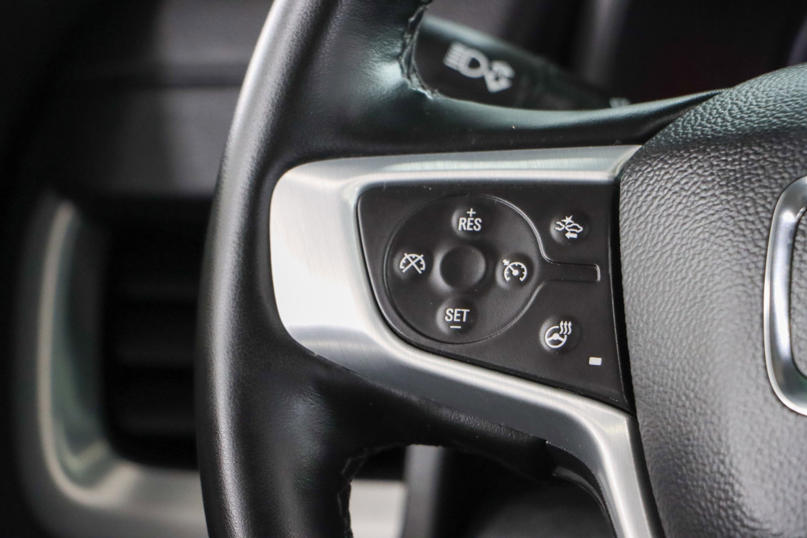 Used 2024 GMC Terrain SLT FWD image 13