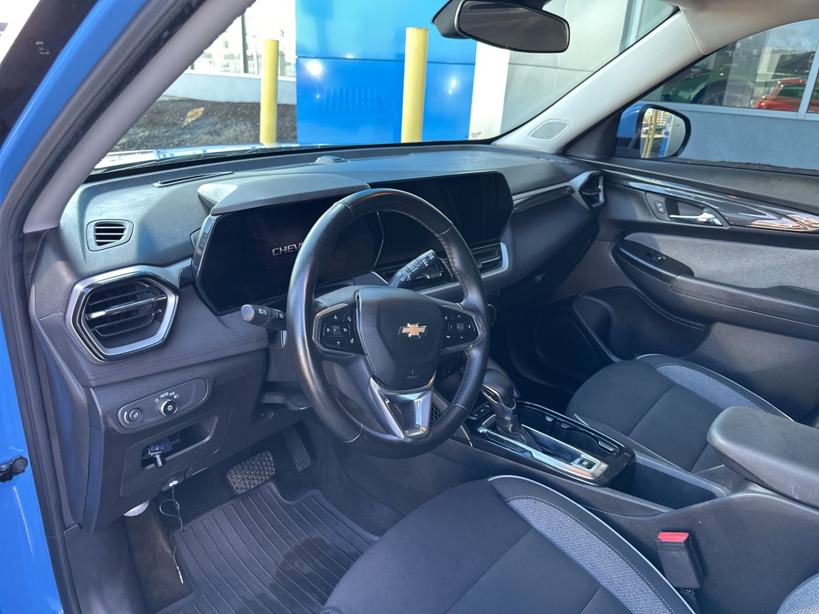 Used 2024 Chevrolet TrailBlazer LT w/ LT Cold Weather Package image 17