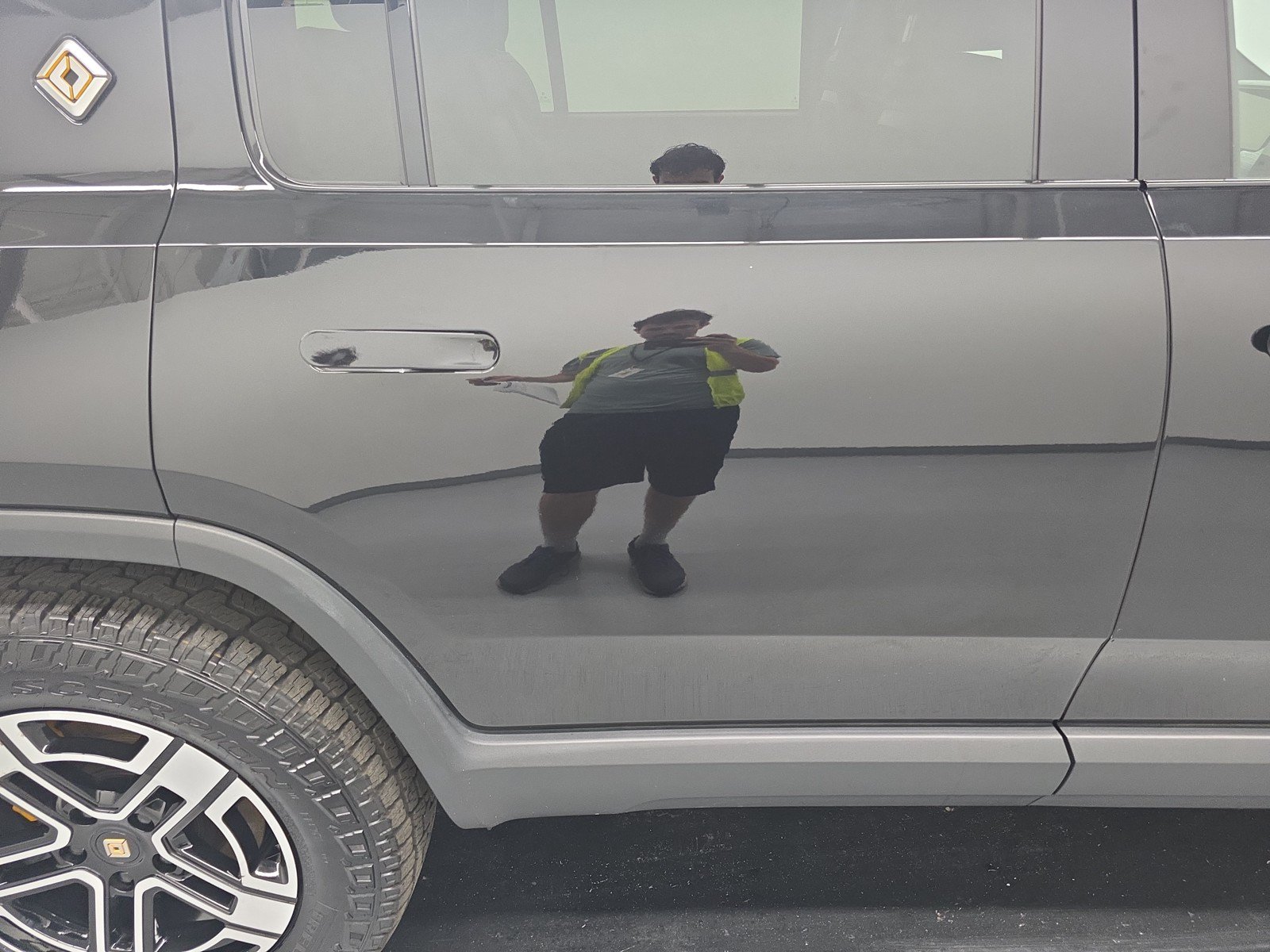 Used 2024 Rivian R1S Adventure AWD/4WD image 37