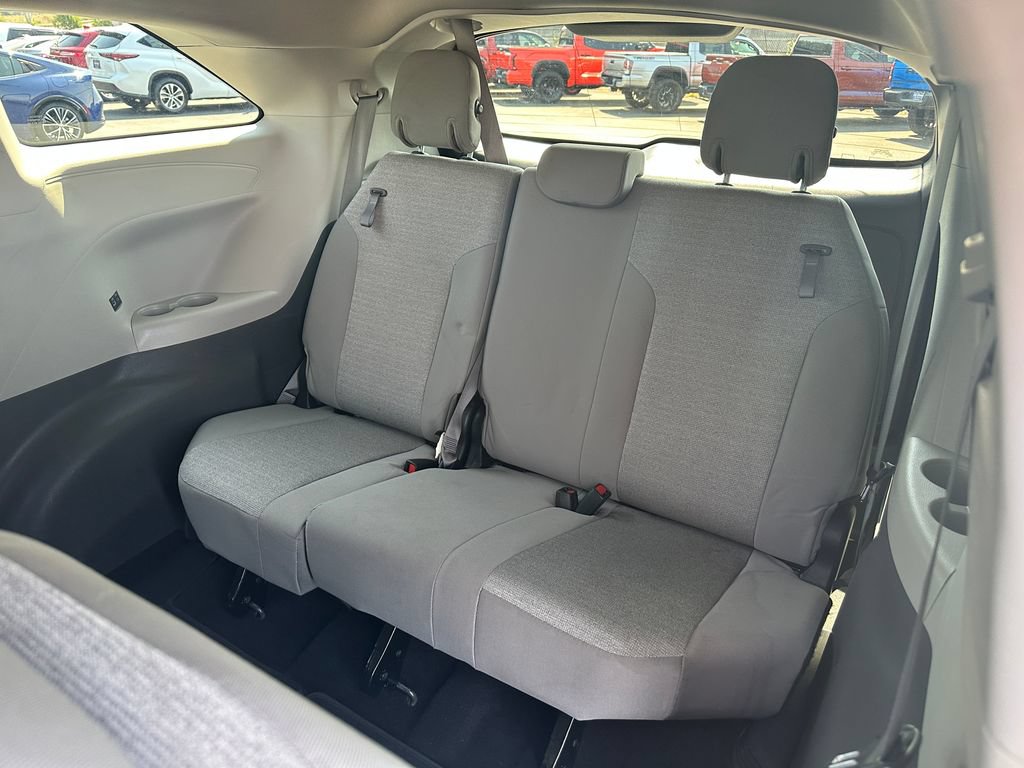 Used 2024 Toyota Sienna LE AWD/4WD image 15