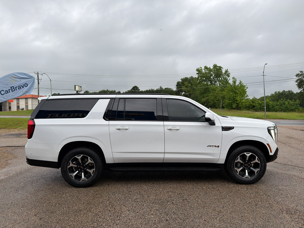 Used 2025 GMC Yukon XL AT4 AWD/4WD image 12