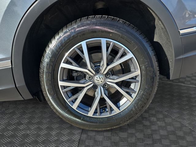 Used 2020 Volkswagen Tiguan SE image 36