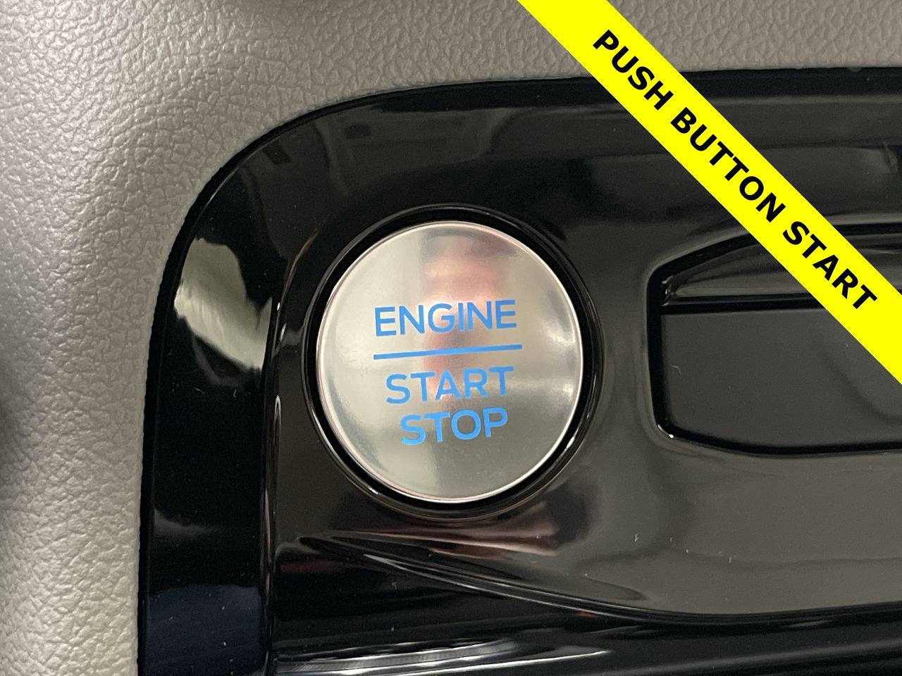 New 2025 Ford Escape SE image 29