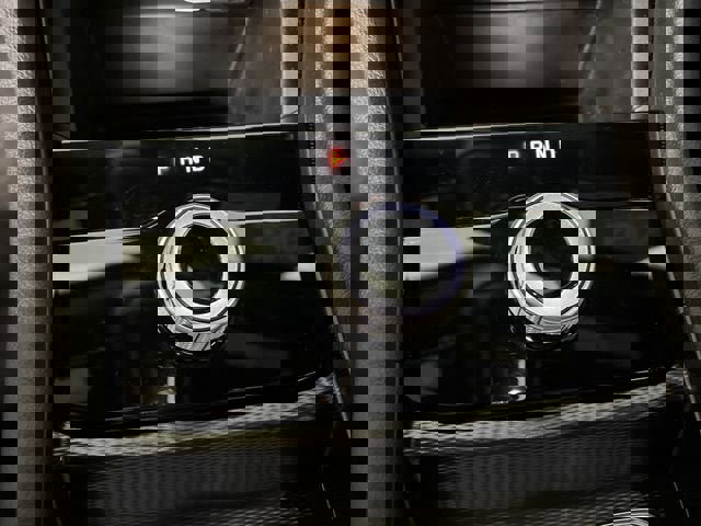 Used 2024 Jeep Grand Cherokee Laredo image 15