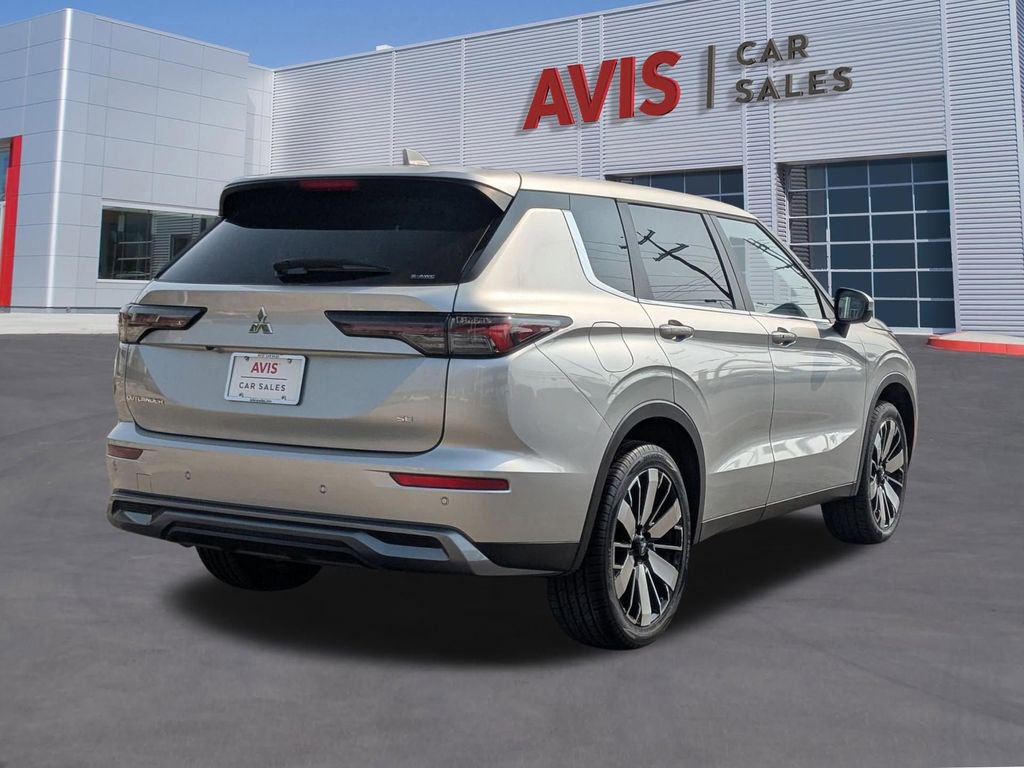 Used 2025 Mitsubishi Outlander SE AWD/4WD image 6