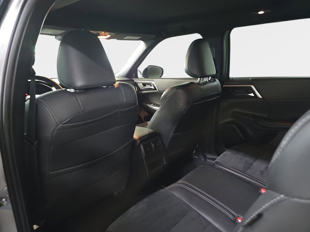 Used 2022 Mitsubishi Outlander SE AWD/4WD image 16