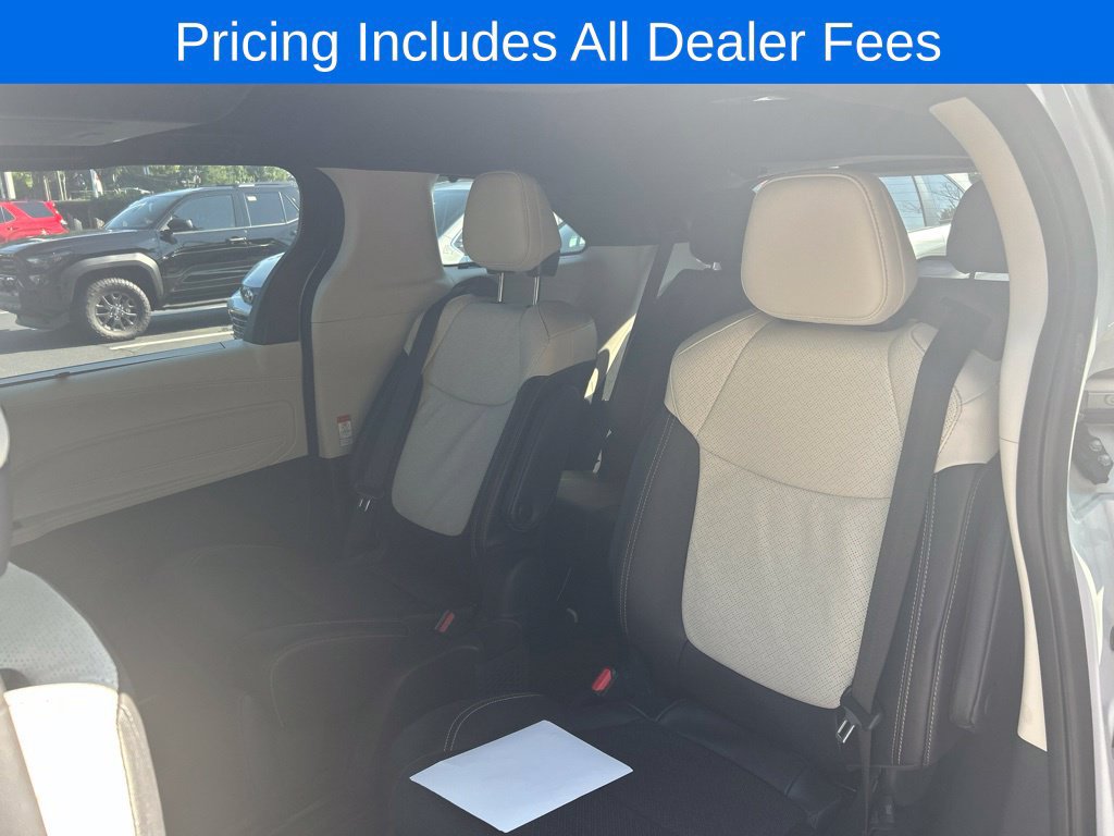 New 2025 Toyota Sienna Limited FWD image 10