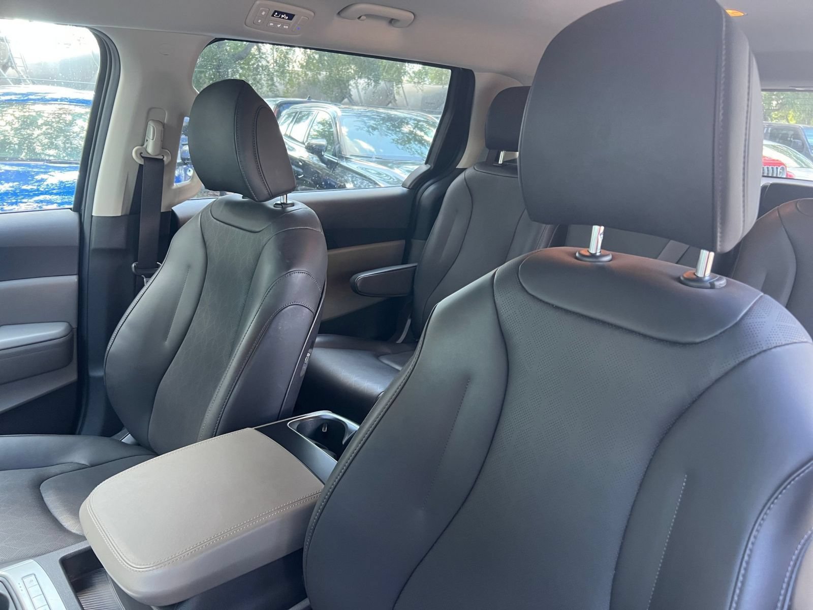 Used 2026 Kia Carnival FWD image 39