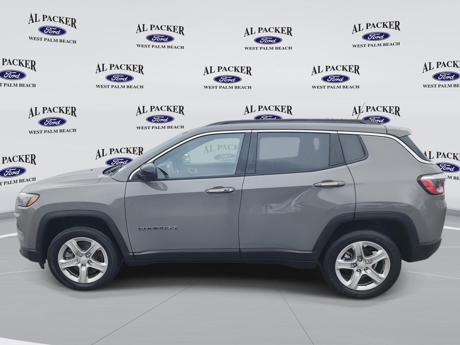 Used 2023 Jeep Compass Latitude image 2