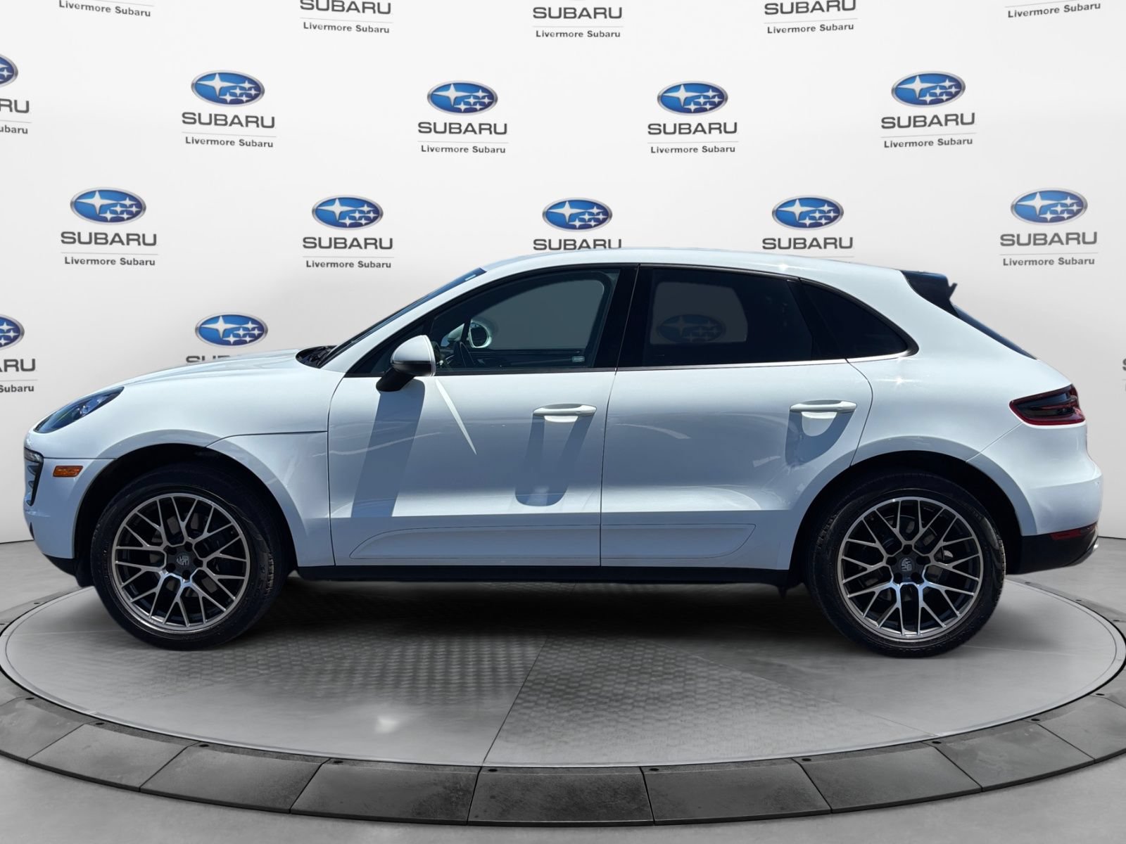 Used 2018 Porsche Macan AWD/4WD image 2
