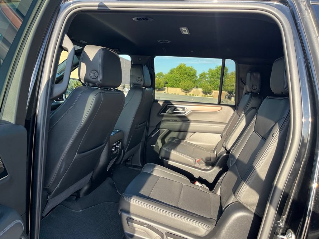 Used 2025 GMC Yukon XL Denali AWD/4WD image 16