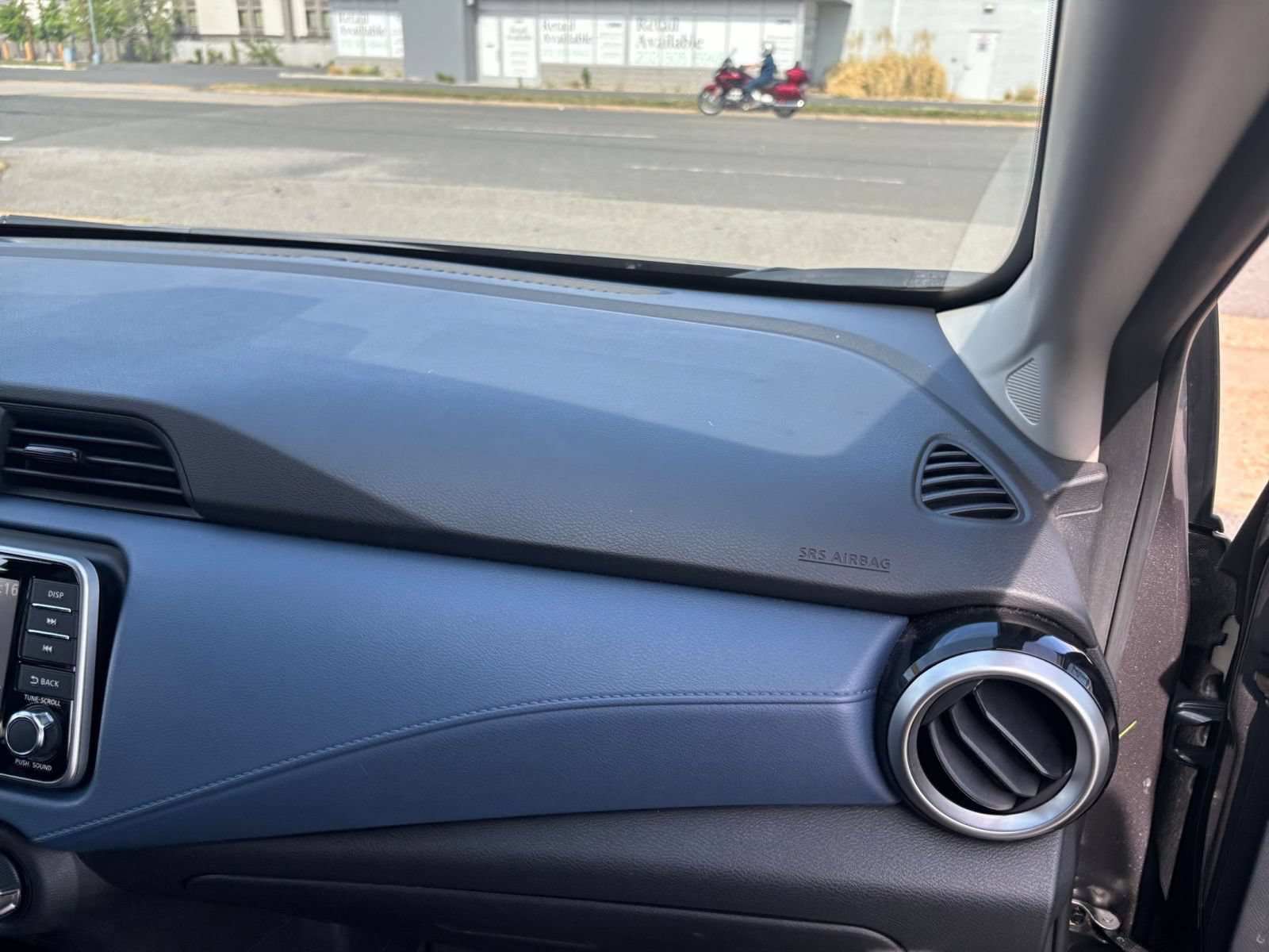 Used 2025 Nissan Versa SV FWD image 33