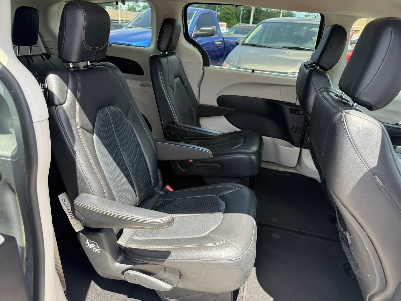 Used 2020 Chrysler Pacifica Touring-L FWD image 14